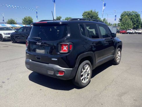 Used 2019 Jeep Renegade Latitude w/ Cold Weather Group AWD/4WD image 6