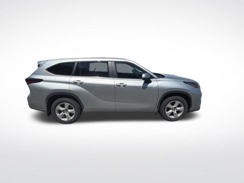 Used 2023 Toyota Highlander L AWD/4WD image 7