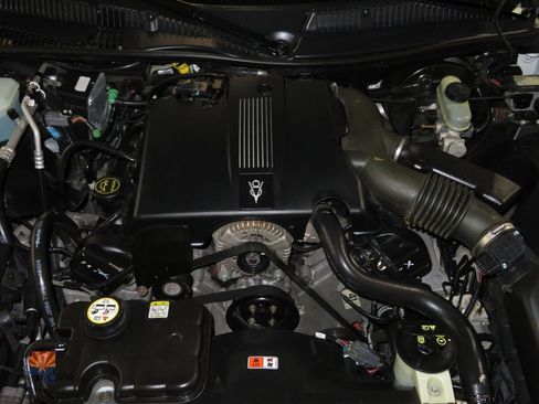 Used 2003 Lincoln Town Car Executive image 6