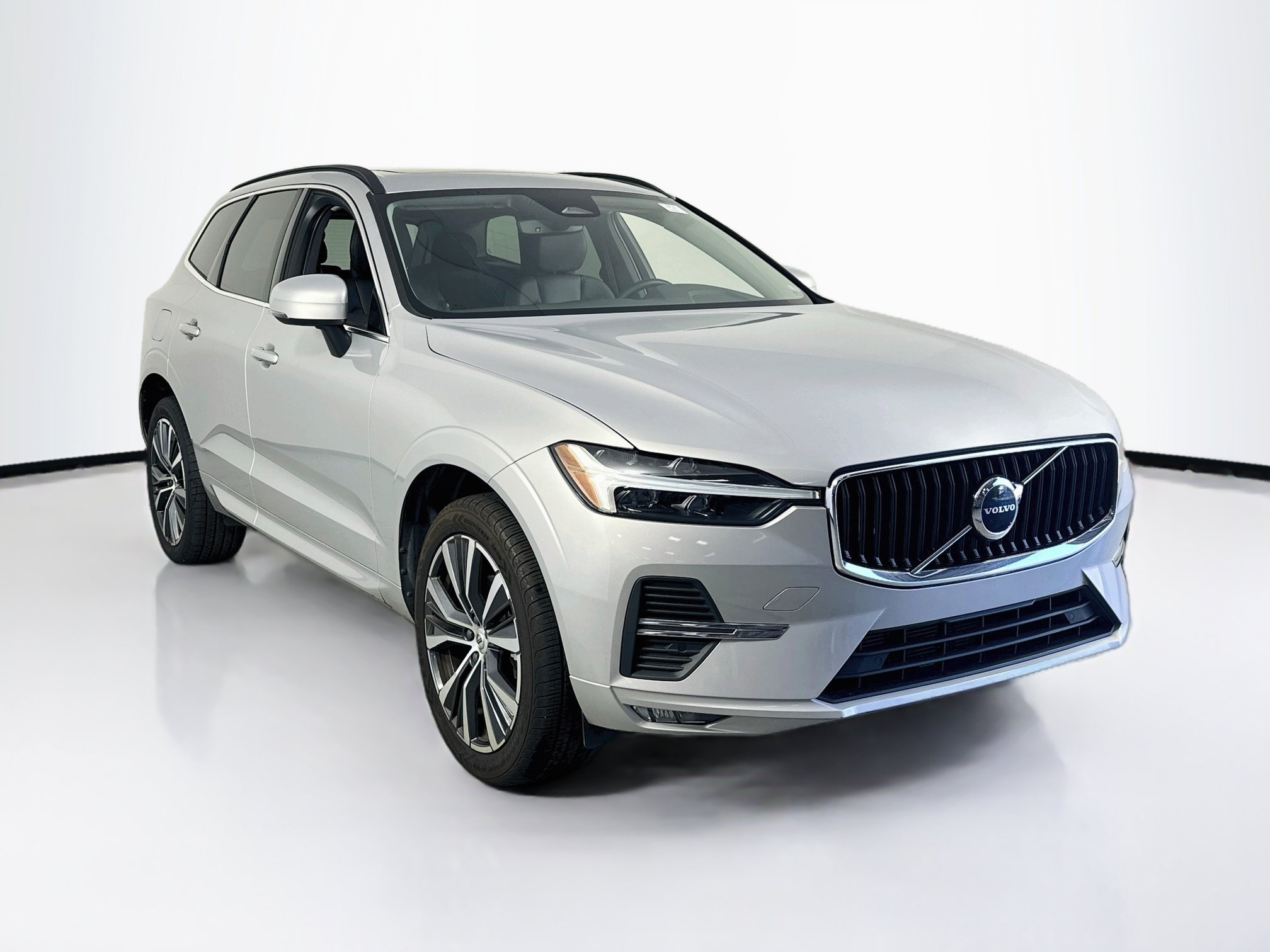 Used 2022 Volvo XC60 B5 Momentum w/ Protection Package Premier FWD image 3