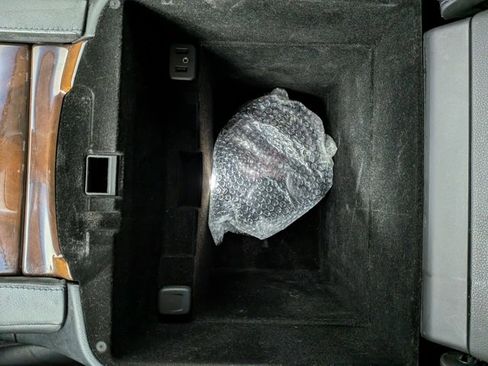 Used 2017 Cadillac Escalade Premium Luxury image 25