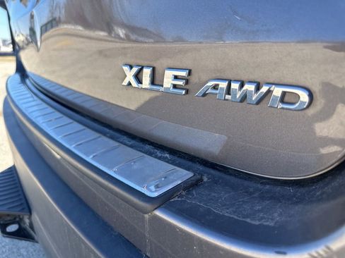 Used 2017 Toyota Highlander XLE AWD/4WD image 8