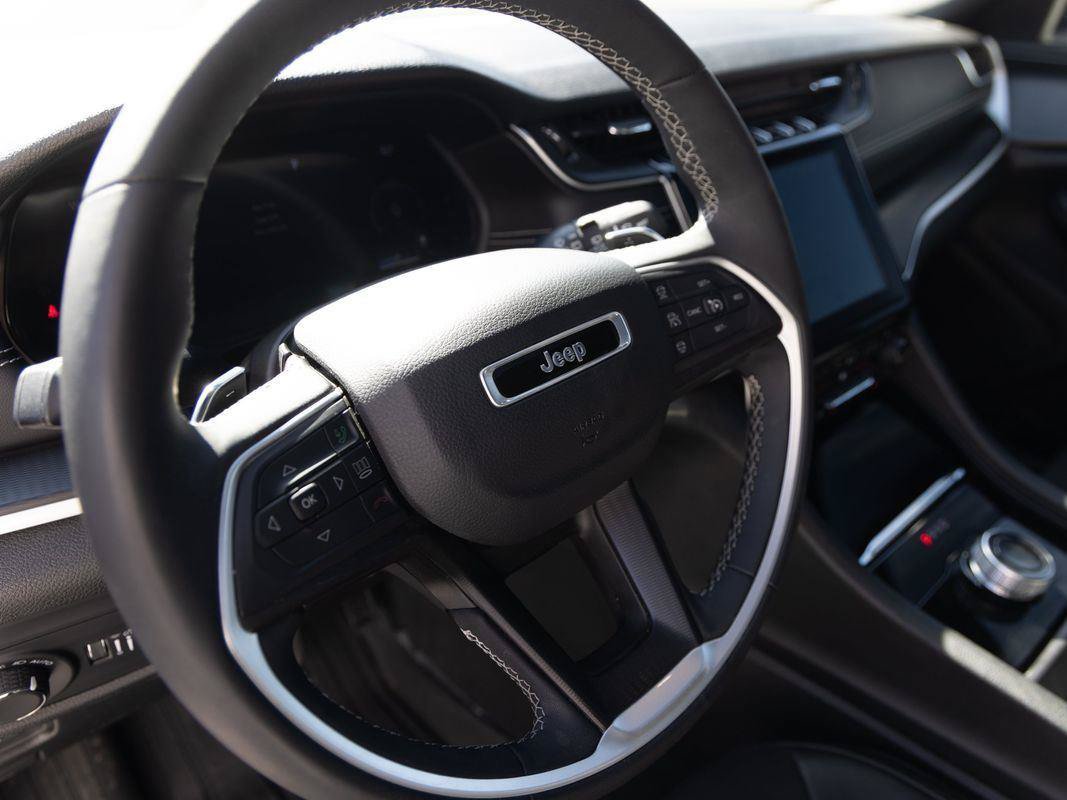 Used 2023 Jeep Grand Cherokee L Altitude AWD/4WD image 16