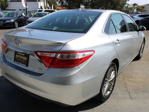 Used 2015 Toyota Camry SE FWD image 10