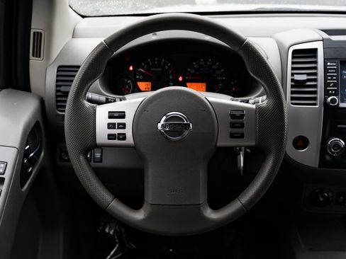 Used 2019 Nissan Frontier SV image 12