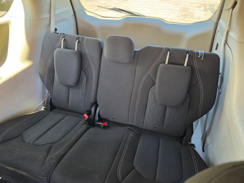 Used 2020 Chrysler Voyager LX FWD image 10