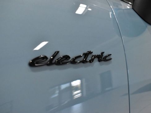 Used 2025 Porsche Macan 4S Electric AWD/4WD image 11