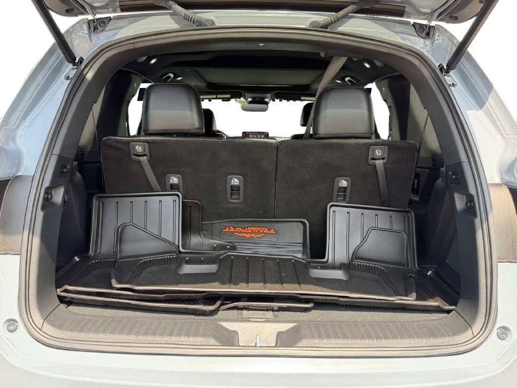 Used 2025 Honda Pilot TrailSport image 11