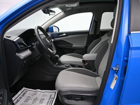 Used 2023 Volkswagen Taos SE w/ Panoramic Sunroof Package AWD/4WD image 8