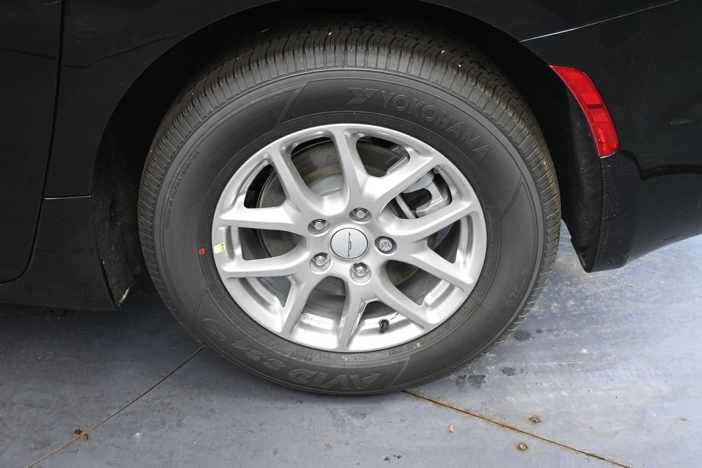 New 2027 Chrysler Pacifica Select w/ Family Tech Group FWD image 9