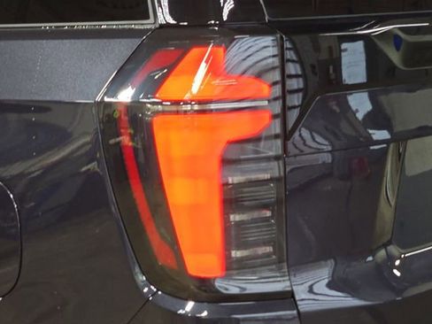 New 2025 Chevrolet Suburban Premier w/ Sun And Tow Package image 37