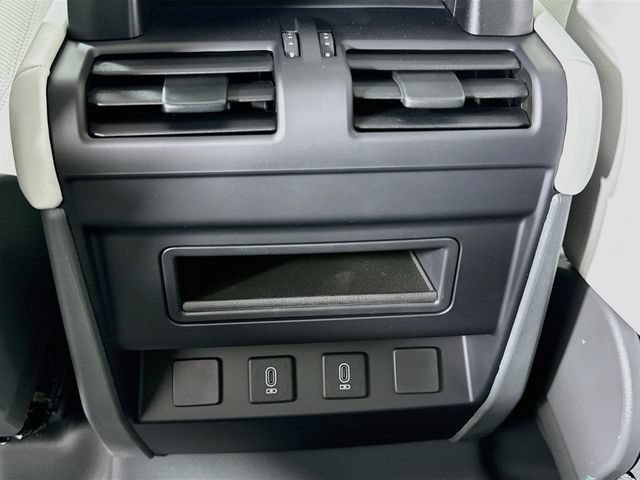 New 2026 Land Rover Defender 110 X-Dynamic SE AWD/4WD image 27