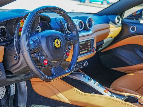 Used 2018 Ferrari California T image 12