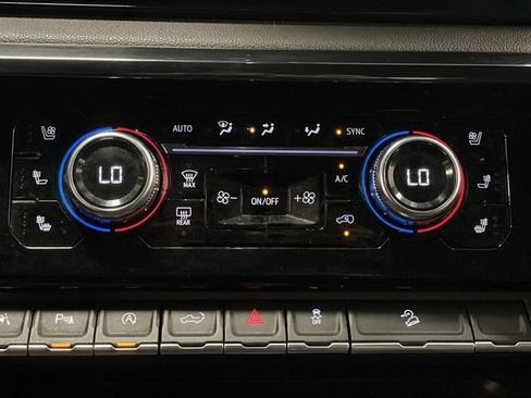 Used 2023 GMC Sierra 1500 AT4 image 21