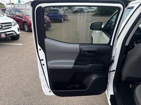 Used 2020 Toyota Tacoma SR AWD/4WD image 36