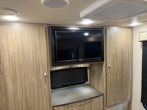 Used 2017 Ford E-450 and Econoline 450 Super Duty w/ Motorhome Prep Package RWD image 77