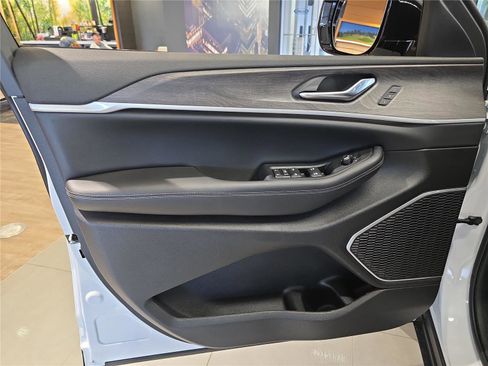 New 2026 Jeep Grand Cherokee Limited image 17