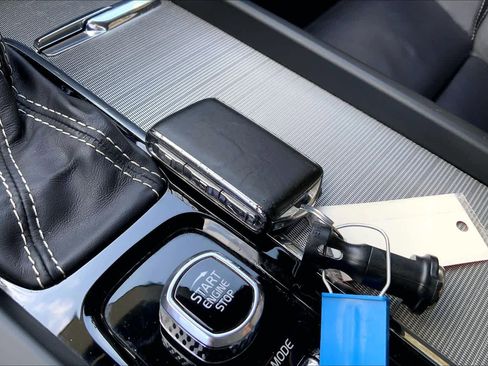 Used 2020 Volvo V60 T6 R-Design w/ Protection Package Premier image 14