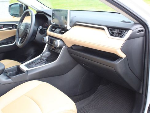 Used 2020 Toyota RAV4 XLE Premium AWD/4WD image 25