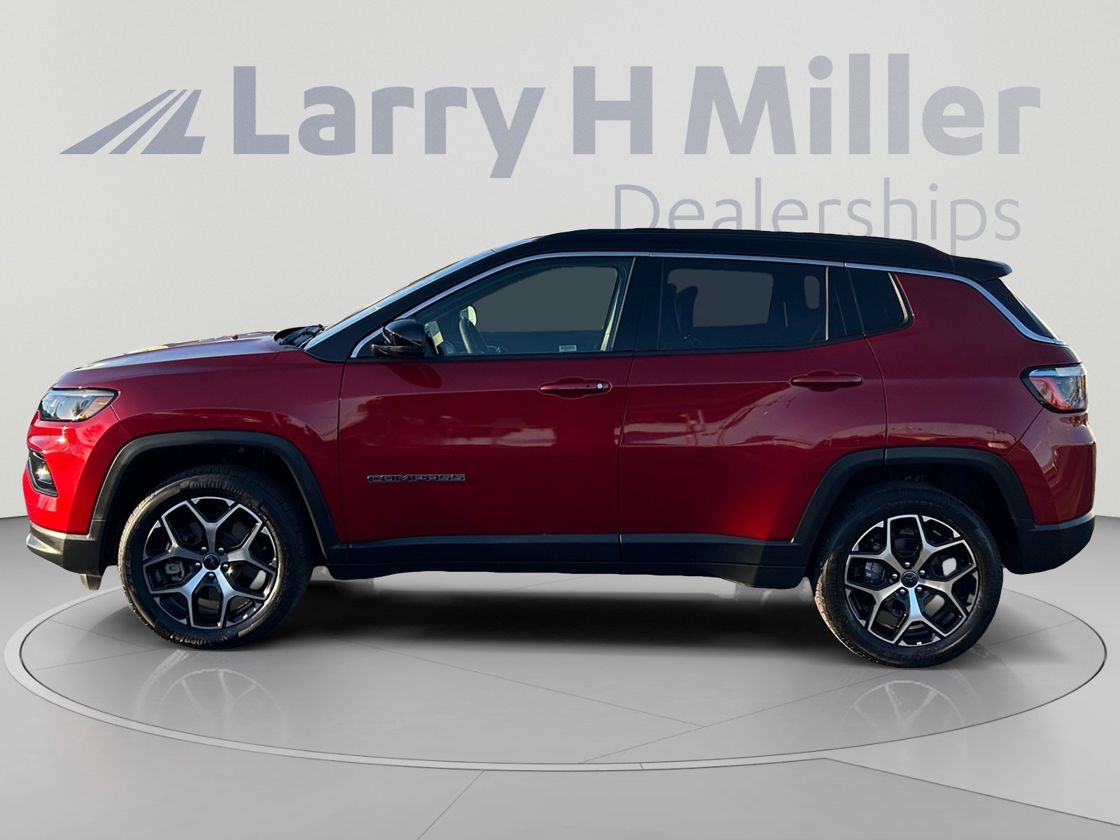 Used 2025 Jeep Compass Limited AWD/4WD image 2