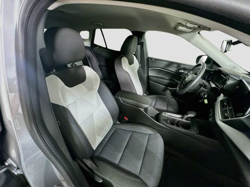 Used 2024 Chevrolet Trax LS FWD image 30