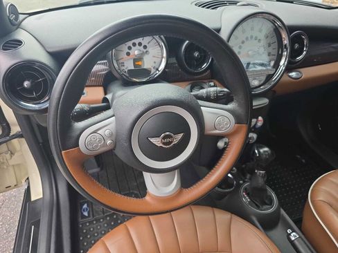 Used 2010 MINI Cooper Hardtop image 15