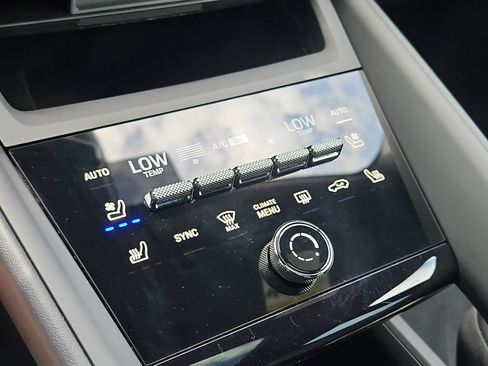 Certified 2025 Porsche Macan 4 Electric AWD/4WD image 19