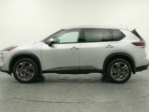 Used 2025 Nissan Rogue SV image 5