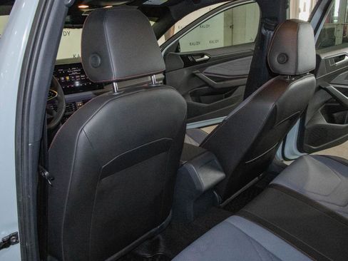 Used 2025 Volkswagen Jetta GLI Autobahn FWD image 9