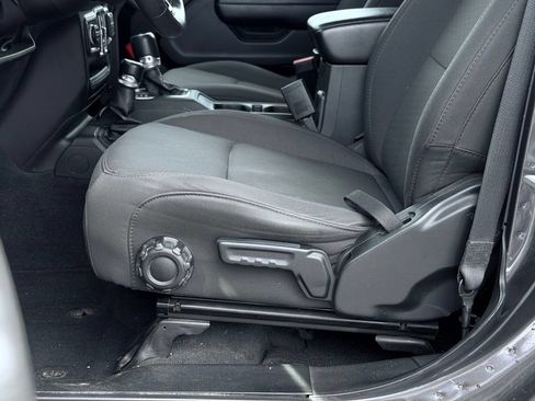 Used 2022 Jeep Wrangler Unlimited Sport AWD/4WD image 17