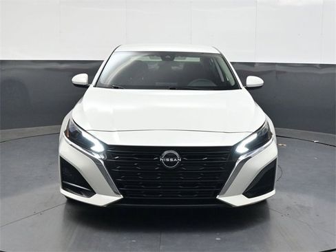 Used 2023 Nissan Altima 2.5 SV image 9