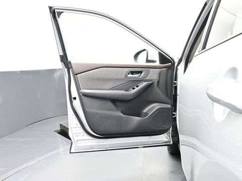 Used 2023 Nissan Rogue SV image 20