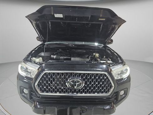 Used 2018 Toyota Tacoma TRD Sport image 34