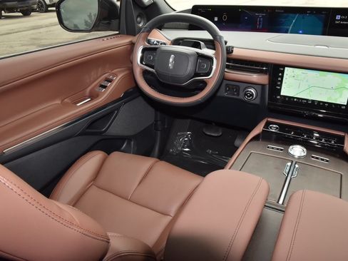 New 2026 Lincoln Navigator L Reserve AWD/4WD image 14