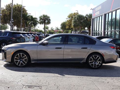 Used 2025 BMW 740i image 21