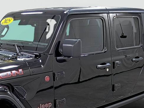 Used 2025 Jeep Gladiator Rubicon w/ Dual Top Group AWD/4WD image 8