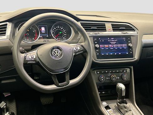 Used 2021 Volkswagen Tiguan SE image 14