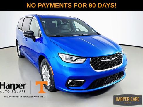 New 2026 Chrysler Pacifica Select image 3