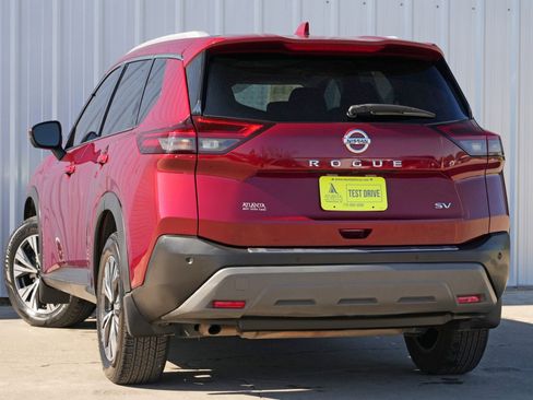 Used 2021 Nissan Rogue SV w/ Premium Package image 5