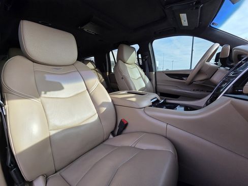 Used 2018 Cadillac Escalade Platinum image 29