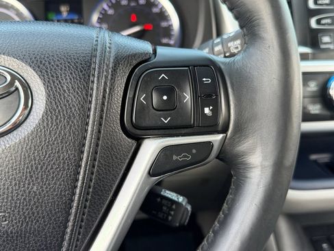 Used 2014 Toyota Highlander Limited Platinum AWD/4WD image 19