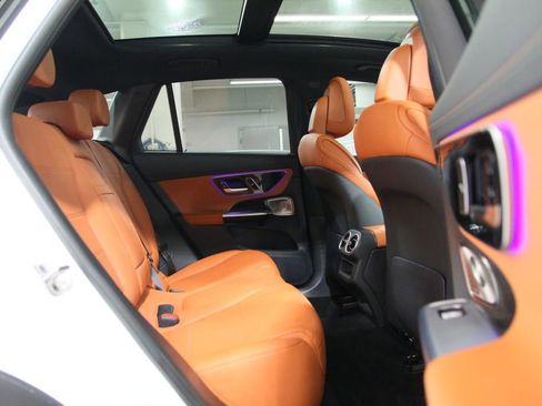 Used 2024 Mercedes-Benz GLC 300 4MATIC image 25