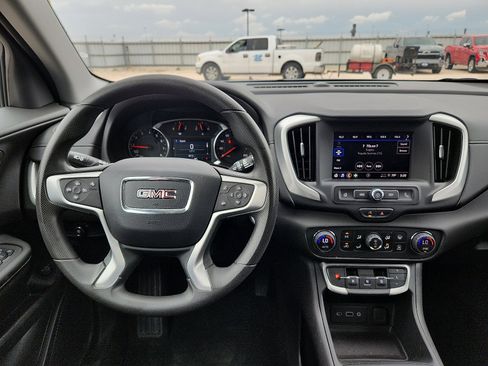Used 2024 GMC Terrain SLE w/ Driver Convenience Package FWD image 11