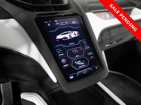 Used 2024 Lamborghini Revuelto image 20