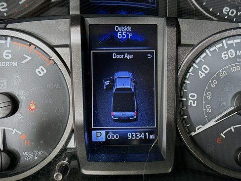 Used 2016 Toyota Tacoma TRD Off-Road w/ Towing Package image 19