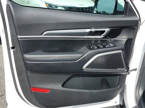 Certified 2022 Kia Telluride LX image 16