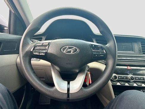 Used 2020 Hyundai Elantra SE w/ Convenience Package (C2) FWD image 12
