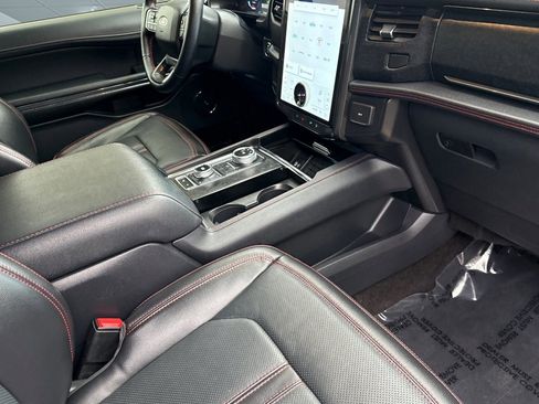 Used 2022 Ford Expedition Limited image 32
