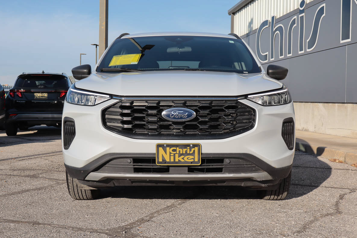 Used 2025 Ford Escape ST-Line FWD image 2
