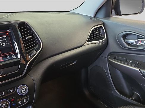 Used 2019 Jeep Cherokee Limited image 25